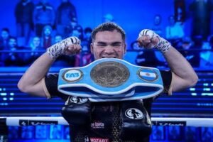 Karim Crücce retuvo el título argentino pesado y brilló la cartelera en la FAB